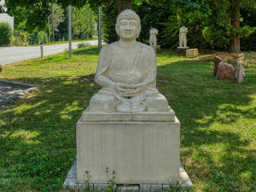 Sandsteinplastik „Buddha“