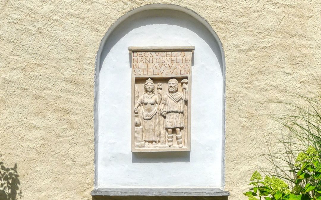 Sandsteinplastik „Keltisches Relief“